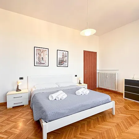 Vista Ghirlandina - Attico Sul Tetto Del Centro Al Settimo Piano * Modena