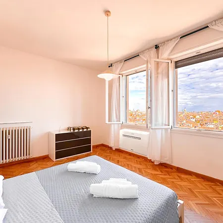 Vista Ghirlandina - Attico Sul Tetto Del Centro Al Settimo Piano Appartement Modène